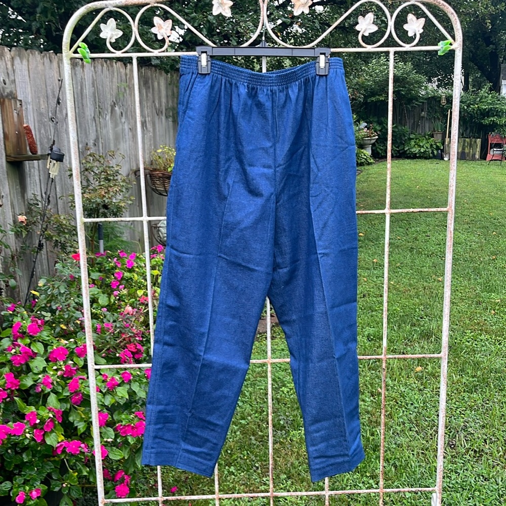 Alfred Dunner jeans, NWOT, size 16, 97%cotton, 3%soandex